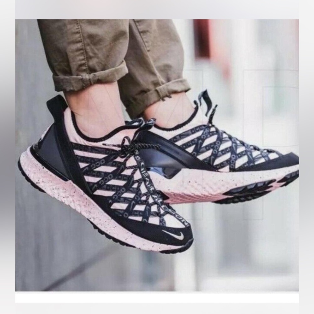 Nike ACG Mens 10.5 React Terra Gobe Melon Tint Trail Running Shoes